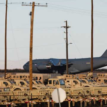 Le développement des centres de données IA sur les bases militaires américaines : enjeux et controverses