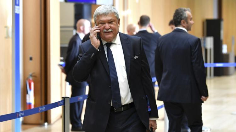 2b45892c-8aa7-40a6-93d1-22e4bbcc6b72 Le Vice-Président Sandor Csanyi Retire Son Soutien à Gianni Infantino