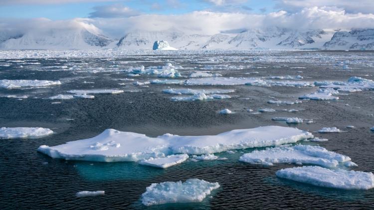 2c8c97f4-7f54-43f8-bb82-b3b1be0568fa Arctic Reflections : Renforcement de la banquise avec une méthode innovante