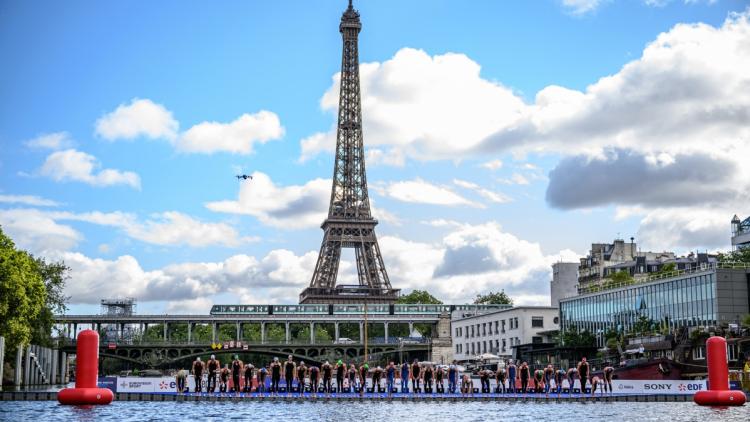 357a3d6d-ce88-46da-914b-de7d6e6b63e6 Alexander Stepanov critique son séjour à Paris