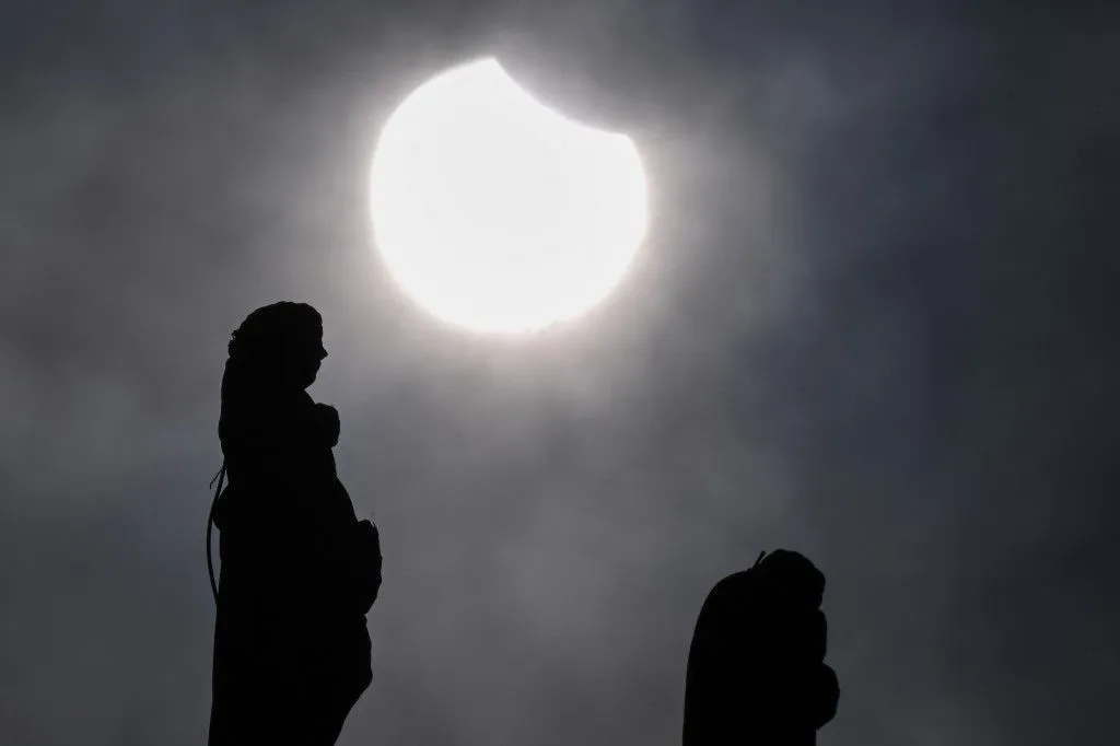 35b218c8-c7a1-4a48-b706-adfe8eaa3edb L’émerveillement d’une éclipse solaire