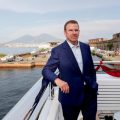 Influence diplomatique et luxe : Le voyage de Tilman Joseph Fertitta en Italie