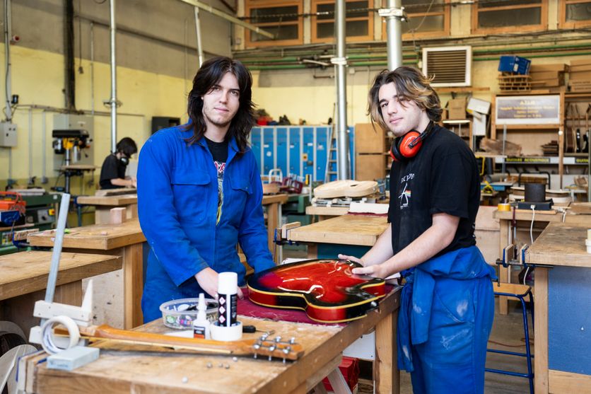 FORMATION METIERS D'ARTS - CAP LUTHERIE GUITARE - BEDARIEUX À la Découverte du Métier de Luthier au Lycée Fernand-Léger