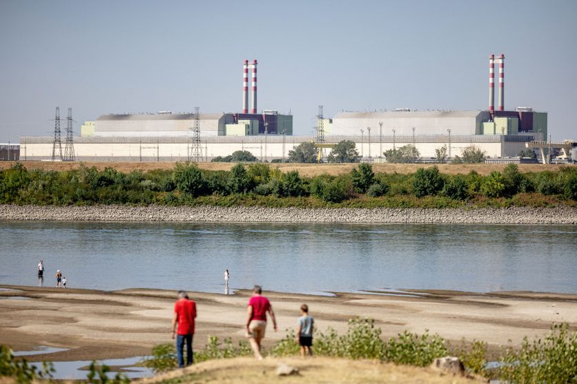 Hungary's Paks Nuclear Plant Shuts Down Due To Record-Low Danube Levels Crise Énergétique en Hongrie : Les Répercussions de la Baisse du Niveau du Danube