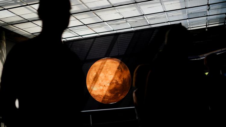 42698415-9667-48d0-acf0-c06de91252f3 Observer l’éclipse solaire en toute sécurité sans lunettes