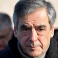 Suspension de François Fillon de la Légion d&rsquo;honneur et de l&rsquo;ordre national du Mérite