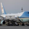 Donald Trump Utilise un Avion Militaire Pour Éviter des Menaces