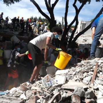 7.4-magnitude earthquake causes widespread destruction in western Colombia Séisme en Colombie : Mobilisation à Cali après la Catastrophe
