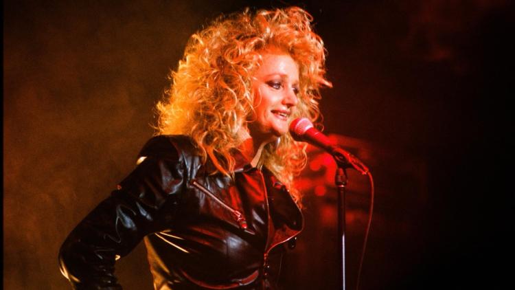 5ee06620-f3ba-4d1e-af57-91123e9f809a Émouvant Hommage à Bonnie Tyler au Pays de Galles