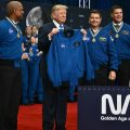 Donald Trump décore les astronautes de la mission Artémis II