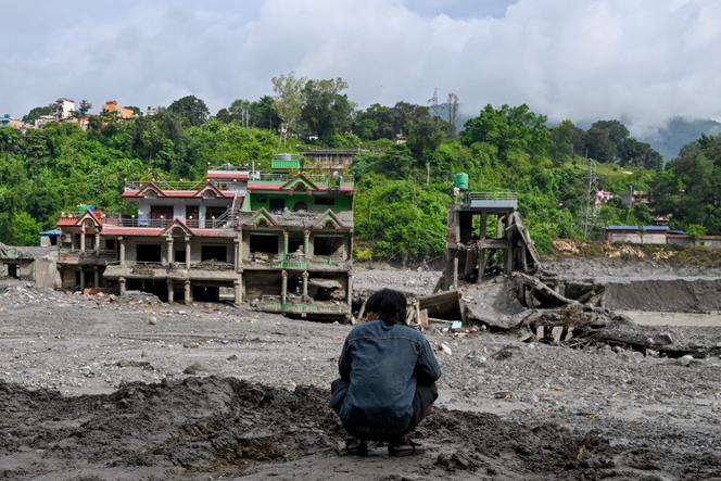 67832a4b-9793-4226-968c-16f8ac0e6950 Inondations au Népal et au Tibet : un bilan tragique et des opérations de secours complexes
