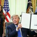 Décret controversé sur les vaccins signé par Donald Trump
