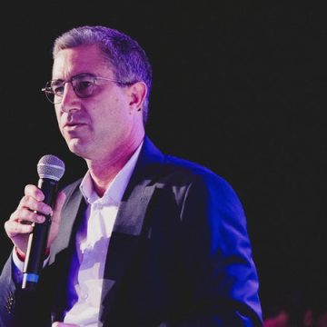 François Ruffin critique la primaire du PS et se positionne pour une union large de la gauche