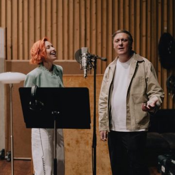 Enregistrement de la chanson officielle de la venue du Pape en F Grégory Turpin et Natasha St-Pier Chantent pour le Pape