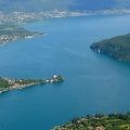 Une arme découverte au fond du lac d&rsquo;Annecy relance l&rsquo;enquête sur la tuerie de Chevaline