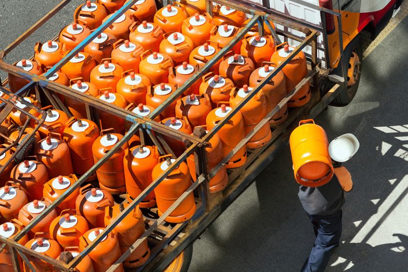 gas bottles with butane in truck with worker for delivery , lpg glp Augmentation de la Facture de Gaz pour les Foyers Français