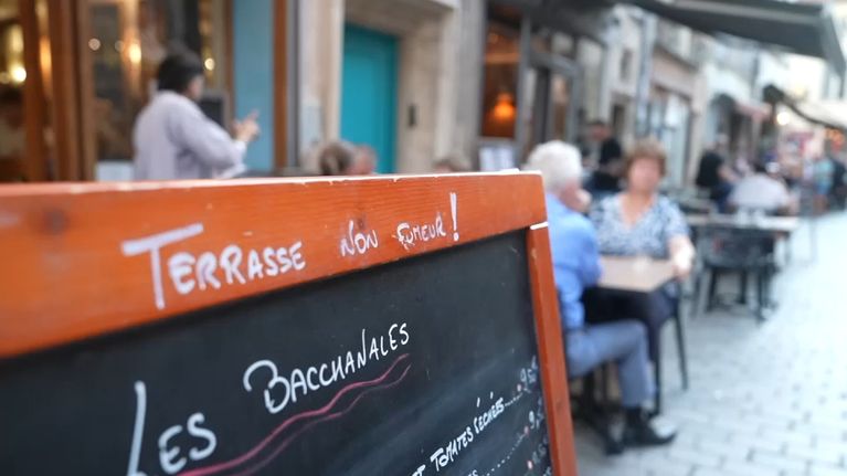 78d12711-7ddf-41a8-9ae1-69a514fa78a0 Les espaces sans tabac en France s’élargissent : un regard sur les interdictions
