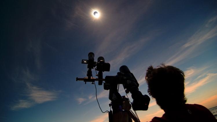 794e1a09-6f41-4347-8915-702e132db569 Quel est le meilleur moment pour observer l’éclipse solaire en France?