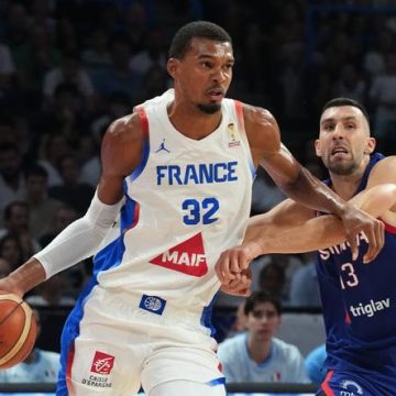 Les Bleus défient la Serbie sur le terrain de basket