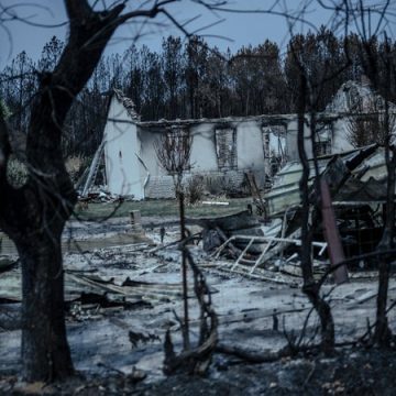 81e3250b-e9b6-47f3-bd69-6958025ef3eb Réunion publique agitée après le mégafeu de juillet au Porge