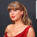 Taylor Swift : Plus jeune artiste intronisée au Panthéon des auteurs-compositeurs de Nashville