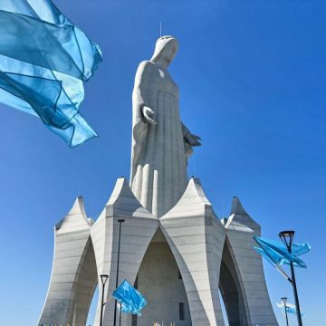 APTOPIX Poland Giant Virgin Mary L’inauguration de Notre-Dame de Konotopie : entre ferveur religieuse et controverses