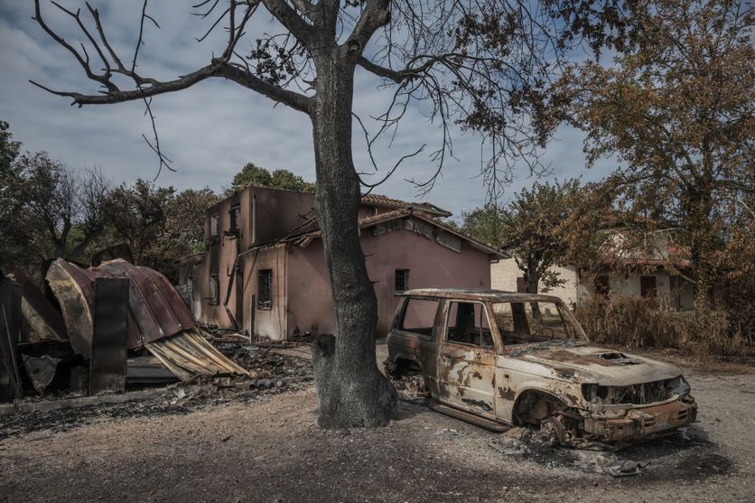 8838f3b8-46d7-4aac-8c7b-37c93cfb4529 Feux de forêt en France : La lutte continue dans le Var et la Gironde