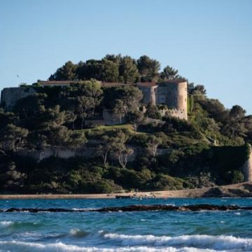 Le Fort de Brégançon, résidence estivale et lieu de diplomatie informelle