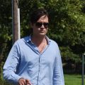Alain-Fabien Delon réfléchit aux obsèques de son père