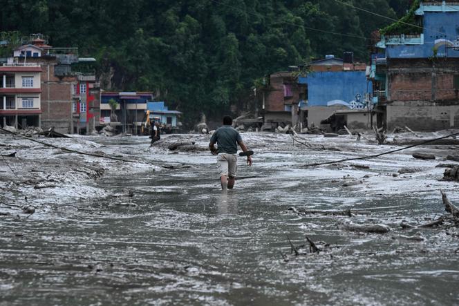 906a1c94-c095-474f-aaa0-a3442917483e Catastrophe au Népal et en Chine : Séisme et Glissement de Terrain Dévastateur