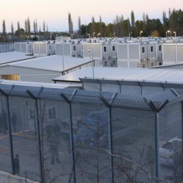 91907a0f-2a41-4a4f-8048-a18e69521d27 La détention extraterritoriale des migrants, un modèle controversé