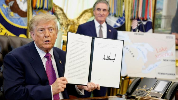 948ea8d8-c604-4a0d-892d-dd34281a7066 Annonce du changement de nom du lac Ontario en lac d’Amérique par Donald Trump