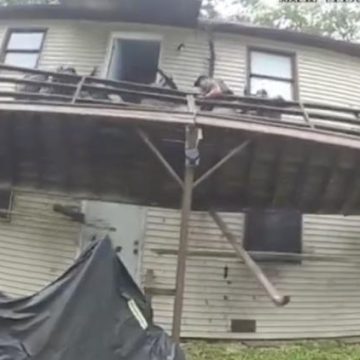 977d99fc-3da6-408d-be1f-c4e2d97ec49f Effondrement d’un balcon lors d’une arrestation dans le Missouri