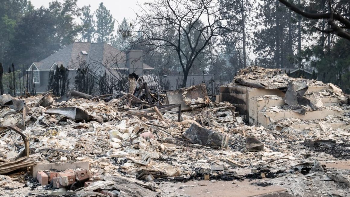 a6d7a263-87ed-4e14-bf96-b9b261e314ee Incendies dévastateurs dans le comté de Spokane : évacuations massives et efforts de secours