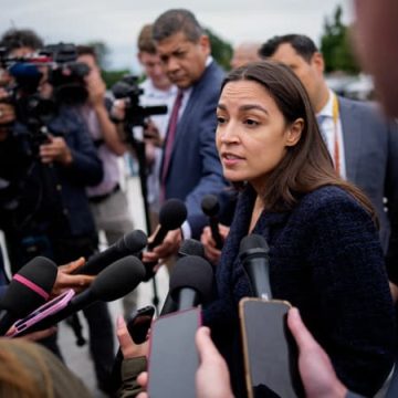 Alexandria Ocasio-Cortez parle de la congélation de ses ovocytes et des défis du système médical américain
