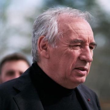 François Bayrou alerte sur le danger du duel RN-LFI en 2027