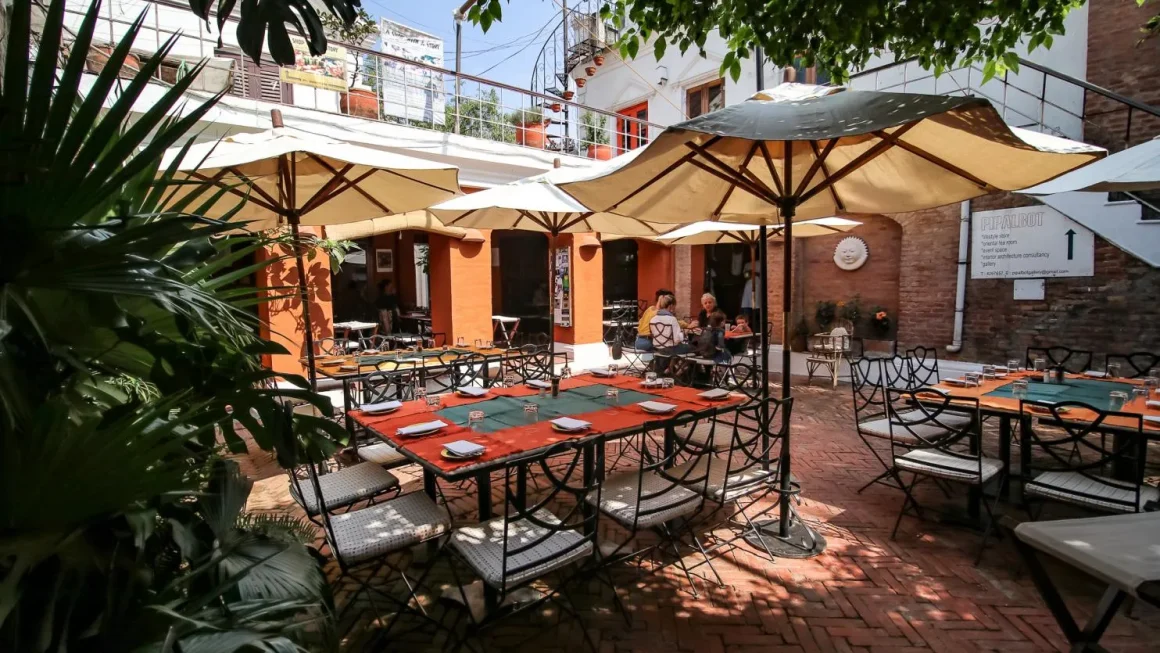L&rsquo;impact de la crise du tourisme au Népal et les défis rencontrés par une restauratrice
