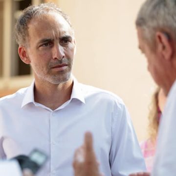 d1be5f37-942b-4958-9457-bd94a01fb3fe Raphaël Glucksmann s’engage dans la bataille des primaires