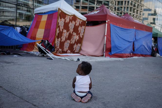 db13d72a-9804-443b-93b3-f866498c3967 Hébergement d’urgence en France : des enfants toujours à la rue