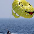 Accident de Parachute Ascensionnel à Saint-Cyr-sur-Mer: Un Père et sa Fille Grièvement Blessés