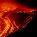 L&rsquo;Etna en éruption perturbe le trafic aérien à Catane