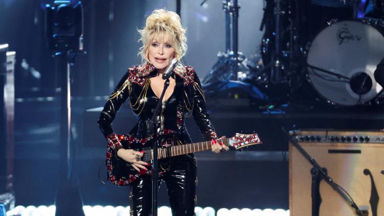 e32f8f2f-c558-4b8b-9de6-fda279df6351 Dolly Parton laisse derrière elle une chanson scellée