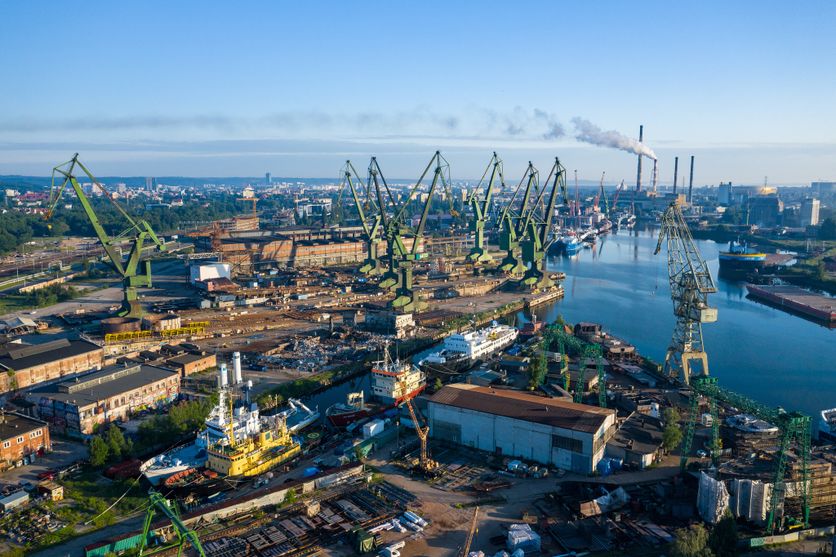 Gdansk Harbor Aerial View. Cranes at the famous shipyard of Gdansk, Pomerania, Poland. La Modernisation du Chantier Naval de Gdynia