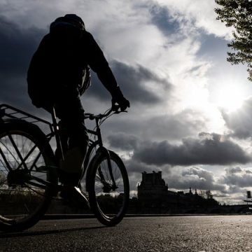 Cycliste agressé par un automobiliste à Paris : enquête en cours