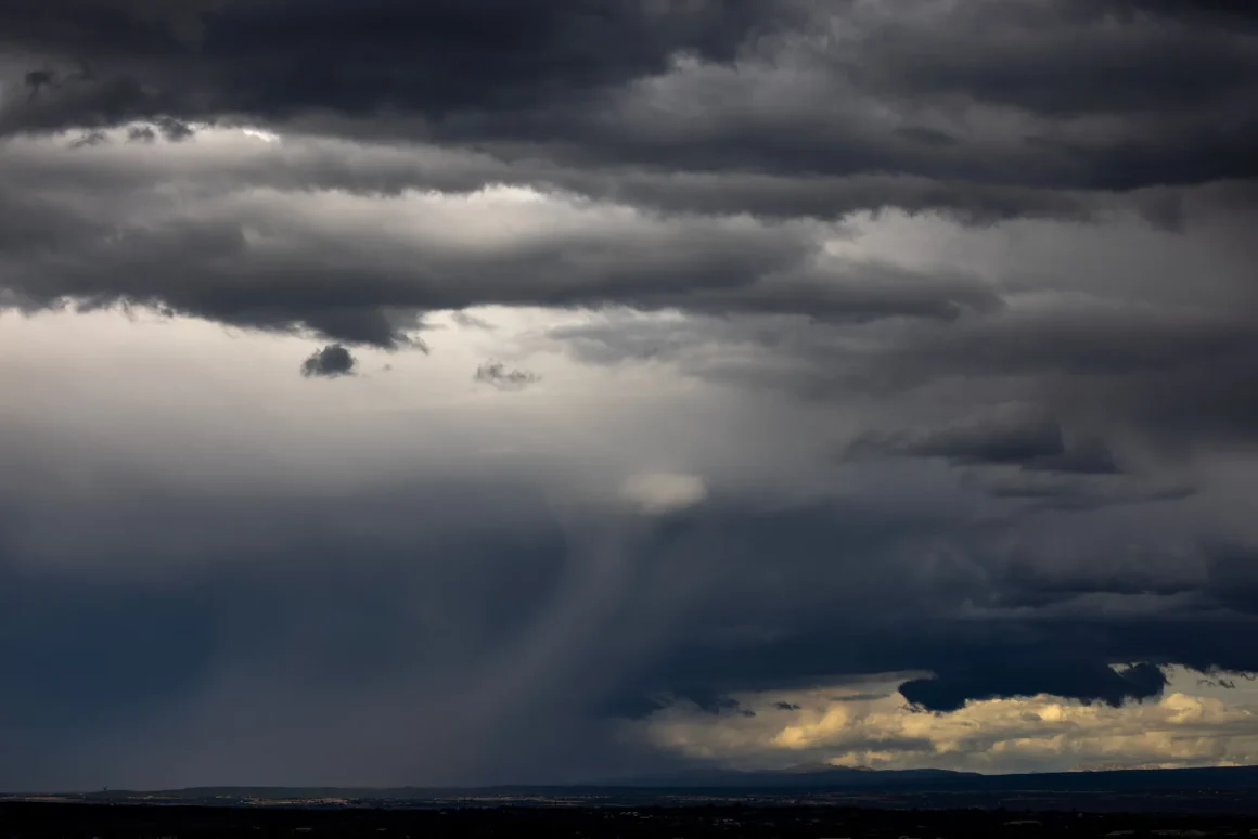 Comprendre le paradoxe de la pluie : marcher ou courir ?