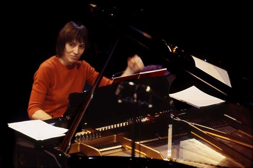 Claire Désert (b. 1967), French pianist, 2001 Une carrière musicale façonnée par l’apprentissage