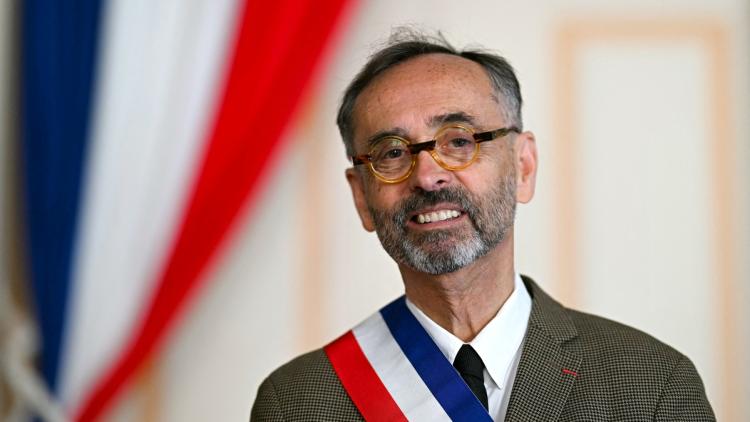 f2e64b02-8ff5-4fad-a726-dd6fc609b609 L’Uniforme Scolaire Gagnant du Terrain à Béziers