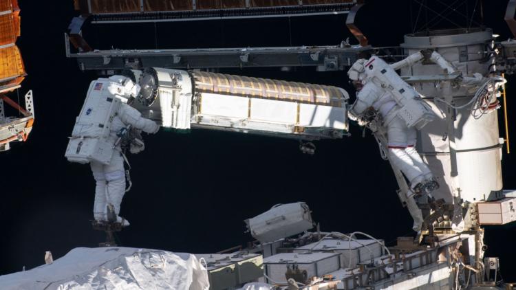 f6946c45-f37d-44c2-8351-b93dd3bb17dc Sophie Adenot, Première Française à Réaliser une Sortie Extravéhiculaire depuis l’ISS