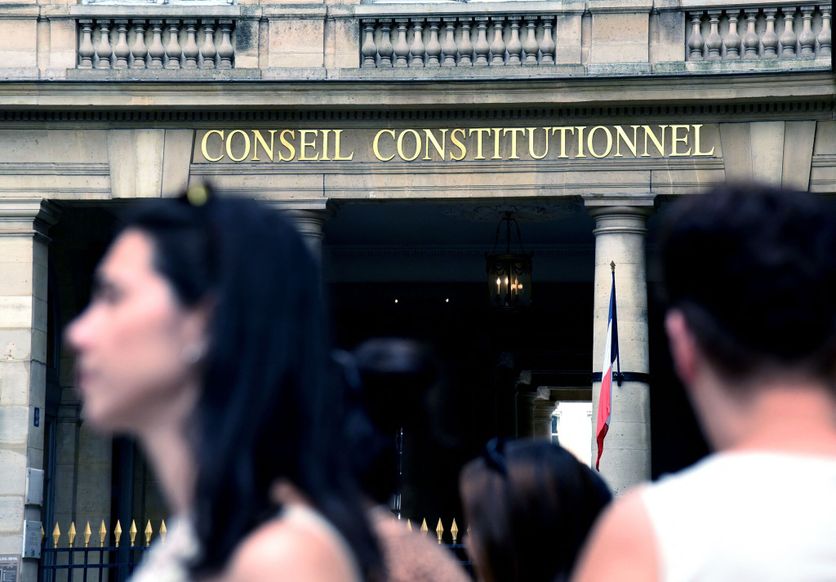 Constitutional Council Illustration - Paris Le Conseil constitutionnel valide la loi sur l’aide à mourir