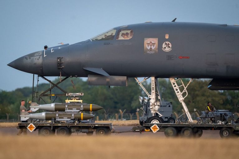 *** BESTPIX *** Iran's IRGC Declares RAF Fairford A Legitimate Target Incident majeur près de la base militaire de Fairford